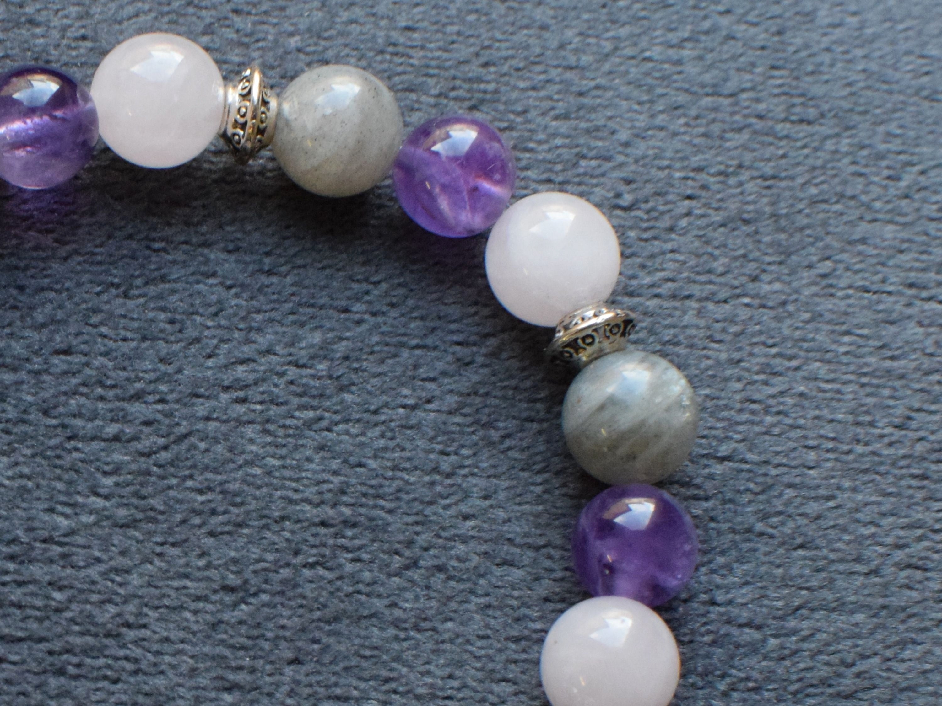 Bracelet d'intention - Sérénité sacrée (Labradorite, quartz rose, améthyste)