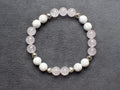 Bracelet d'intention - Douce présence (Quartz rose & howlite blanche mate)