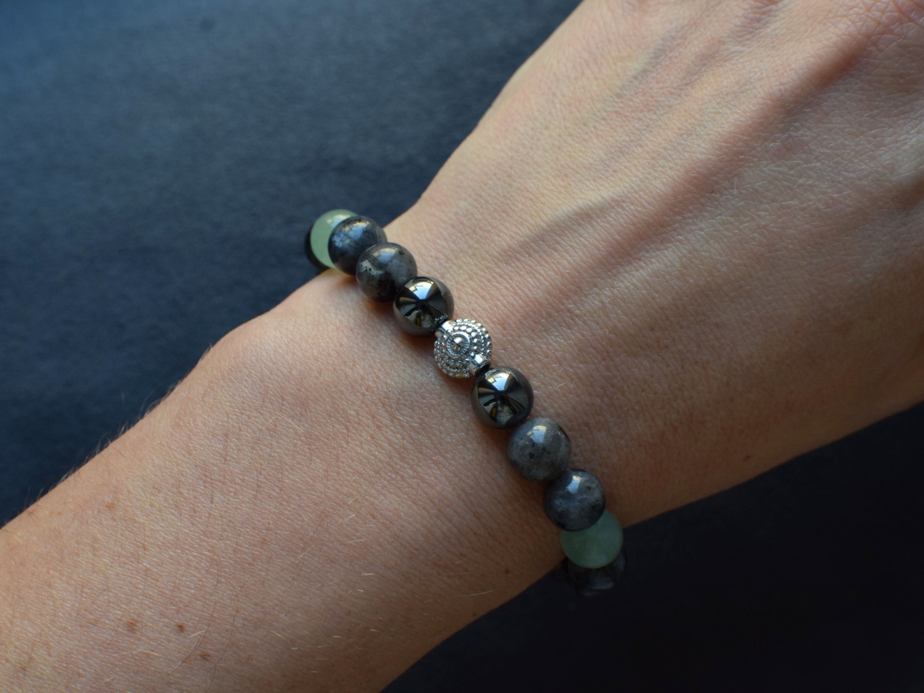 Bracelet d'intention - Force silencieuse (Larvikite, hématite & aventurine verte)