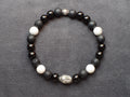 Bracelet d'intention - Calme éveillé (Onyx Noir, Pierre de Lave & Howlite Blanche)
