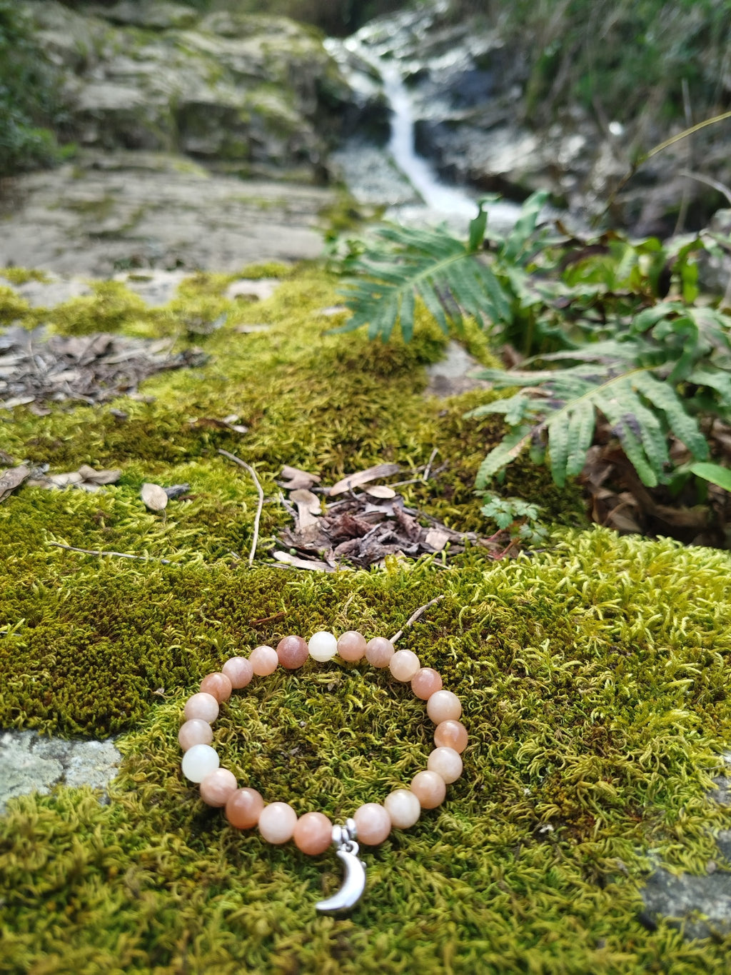 Bracelet d'intention - Lune naissante (Pierre de lune multicolore)