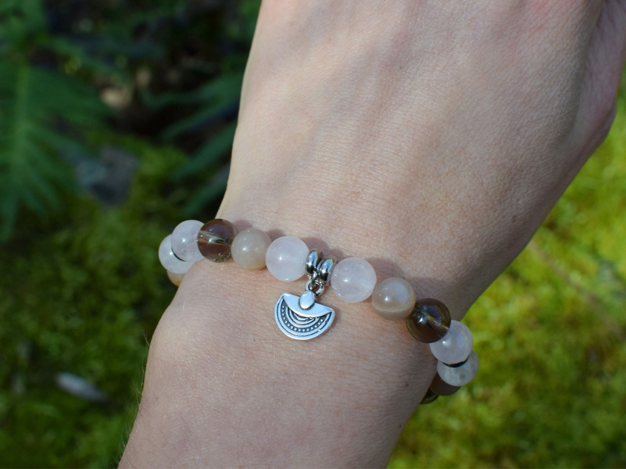 Bracelet d'intention - Voile de lune (quartz rose, quartz fumé & pierre de lune multicolore)