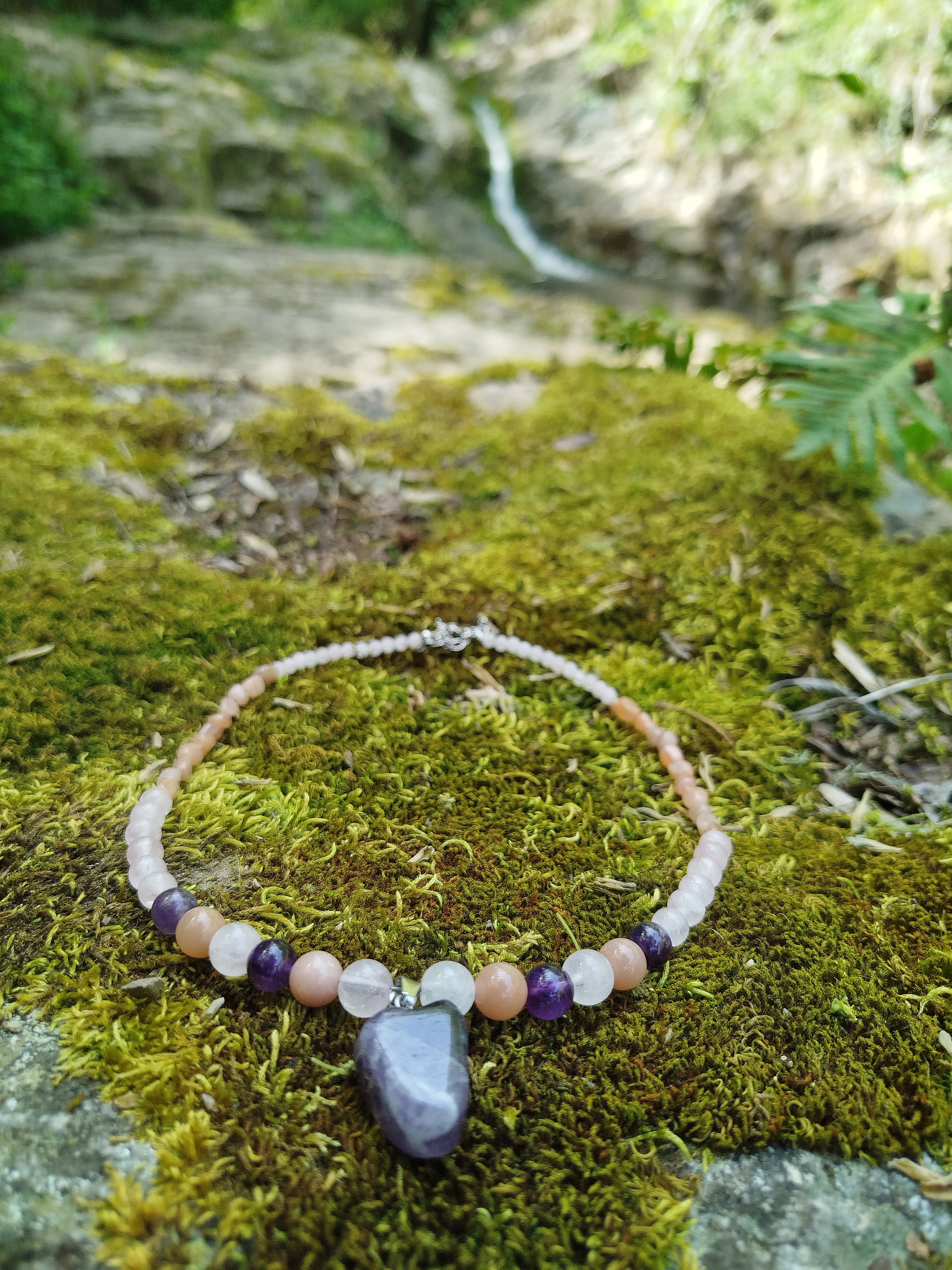 Collier d'intention - Voile d’Âme - (Améthyste, pierre de lune & quartz rose)