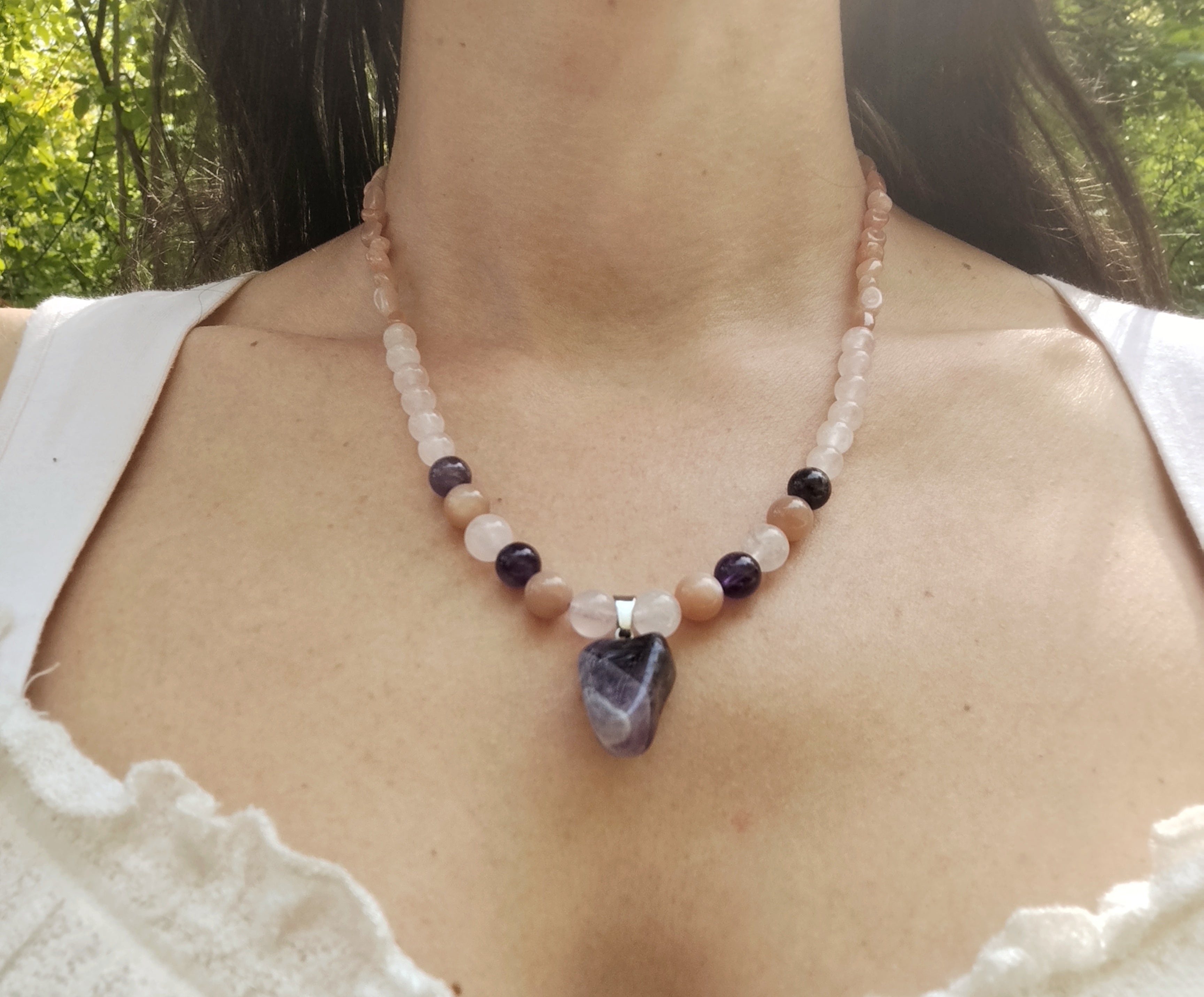 Collier d'intention - Voile d’Âme - (Améthyste, pierre de lune & quartz rose)