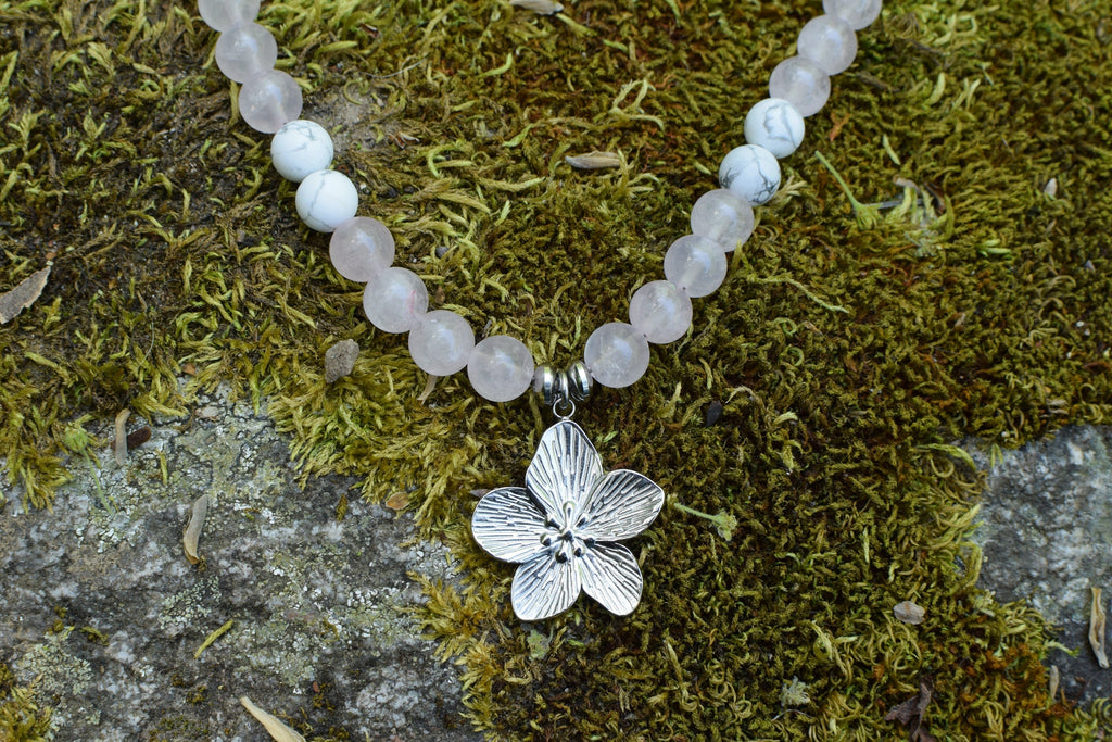 Collier d'intention - Hana rosée (Quartz rose, howlite blanche mate & agate fleur de cerisier)