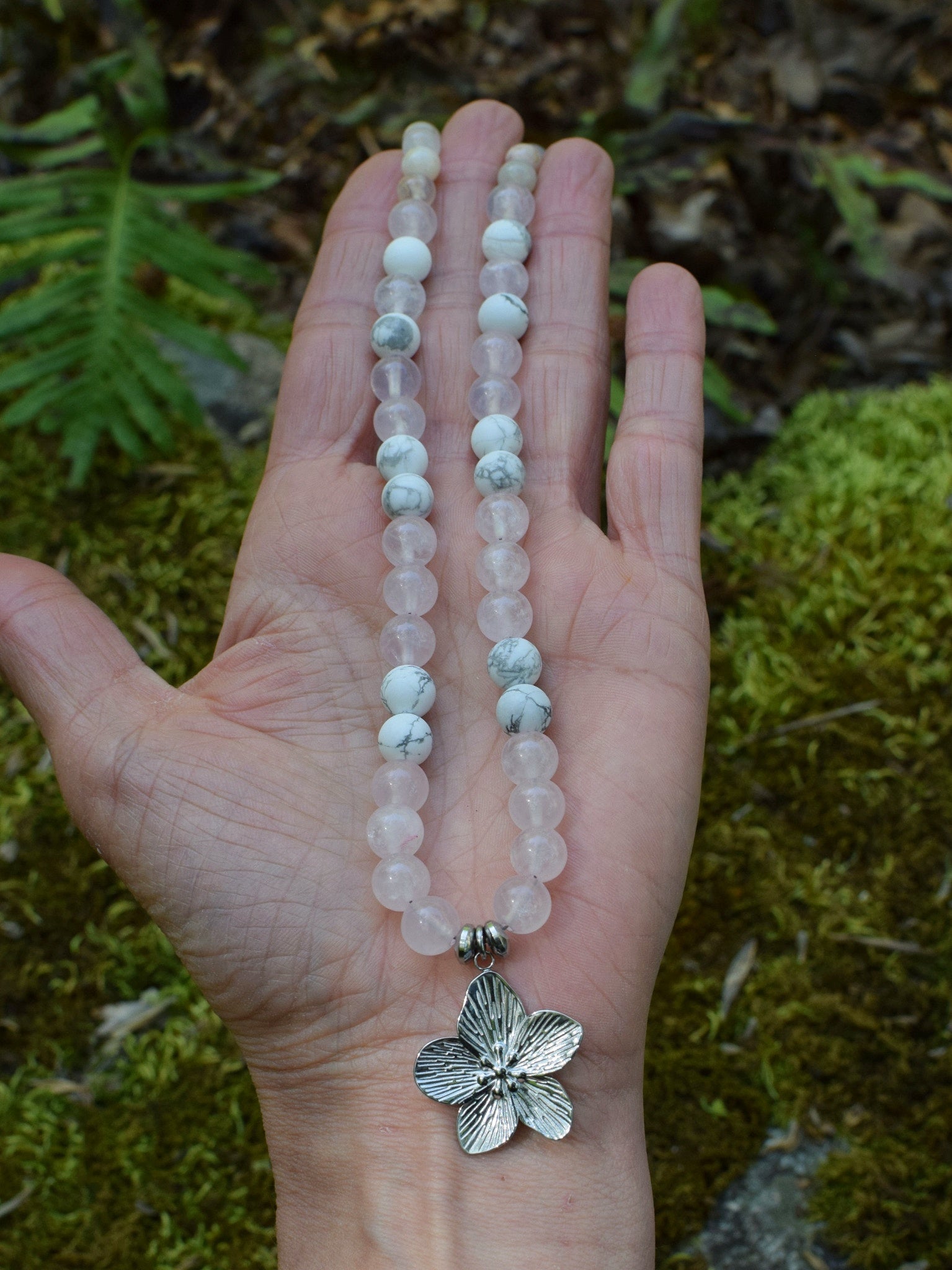 Collier d'intention - Hana rosée (Quartz rose, howlite blanche mate & agate fleur de cerisier)