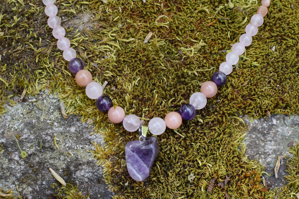 Collier d'intention - Voile d’Âme - (Améthyste, pierre de lune & quartz rose)