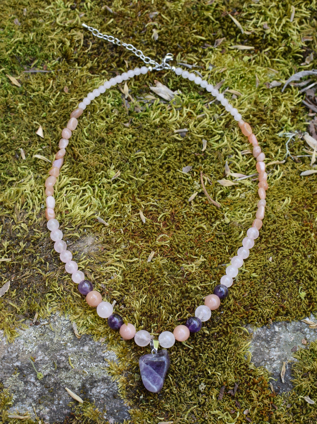 Collier d'intention - Voile d’Âme - (Améthyste, pierre de lune & quartz rose)