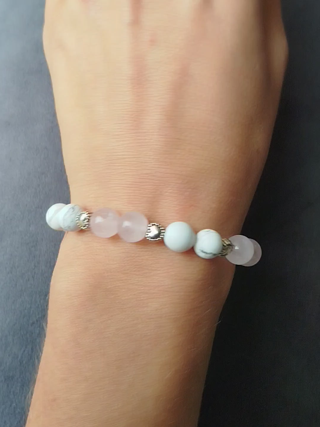 Bracelet d'intention - Douce présence (Quartz rose & howlite blanche mate)