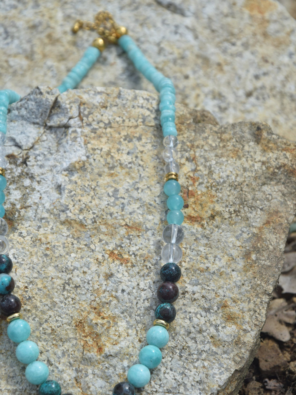 Collier d’intention - Éclat des Lagunes  (Chrysocolle, amazonite et cristal de roche)