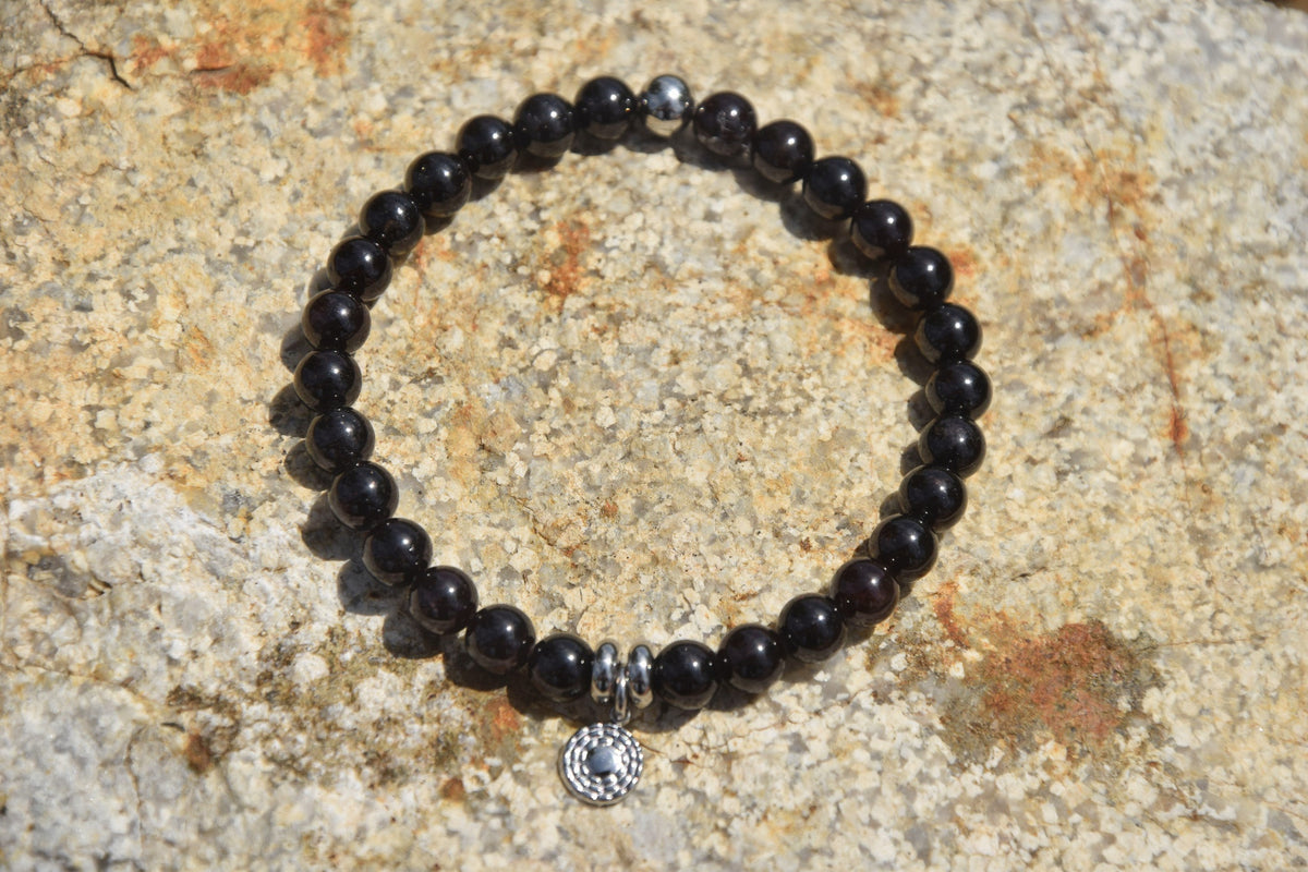 Bracelet d’intention – Cœur de Terre  (Grenat)