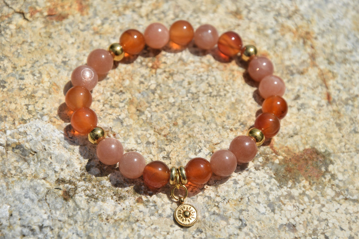 Bracelet d’intention - Lumière des falaises  (Cornaline multicolore et pierre de soleil pêche)