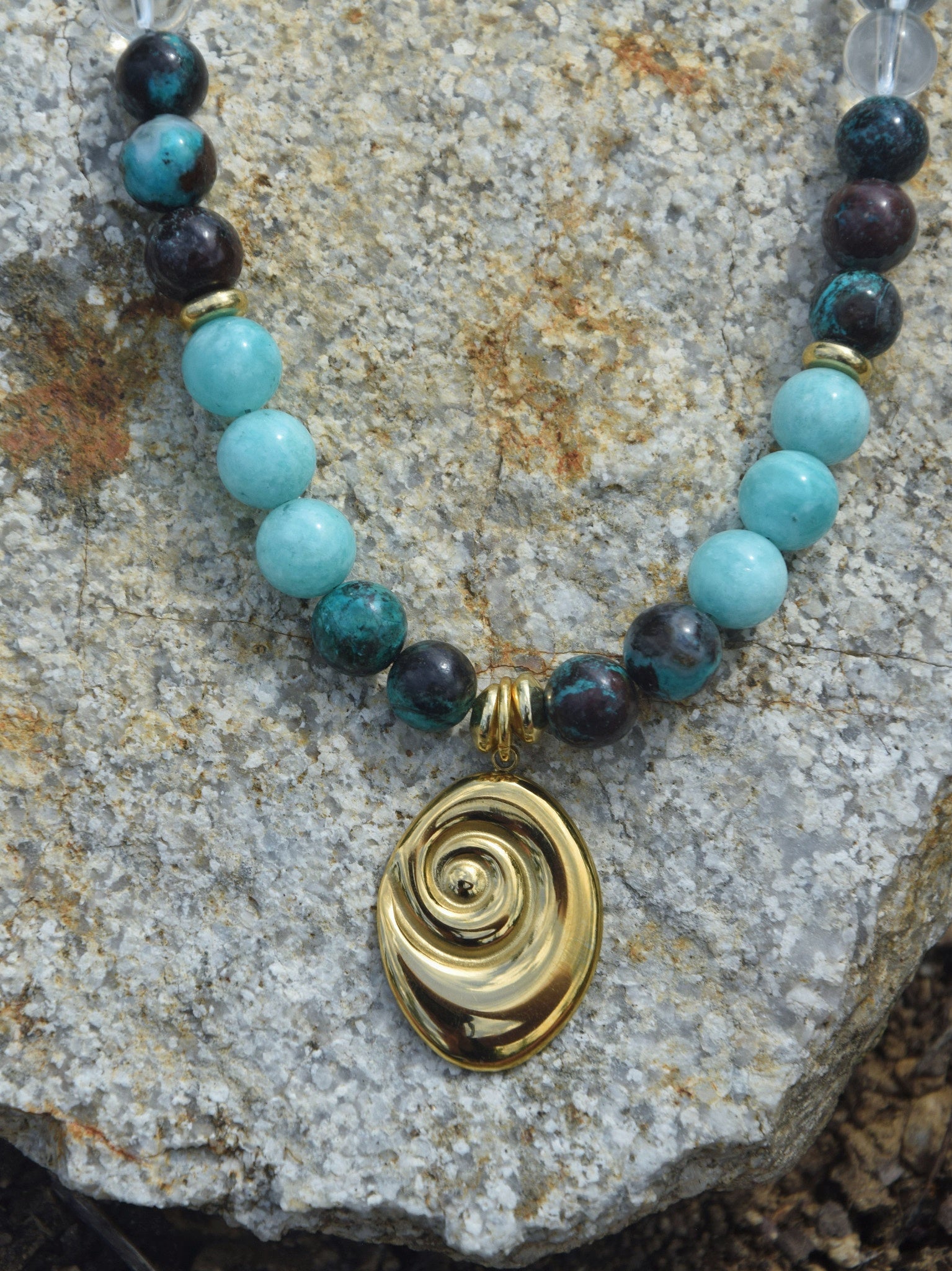 Collier d’intention - Éclat des Lagunes  (Chrysocolle, amazonite et cristal de roche)