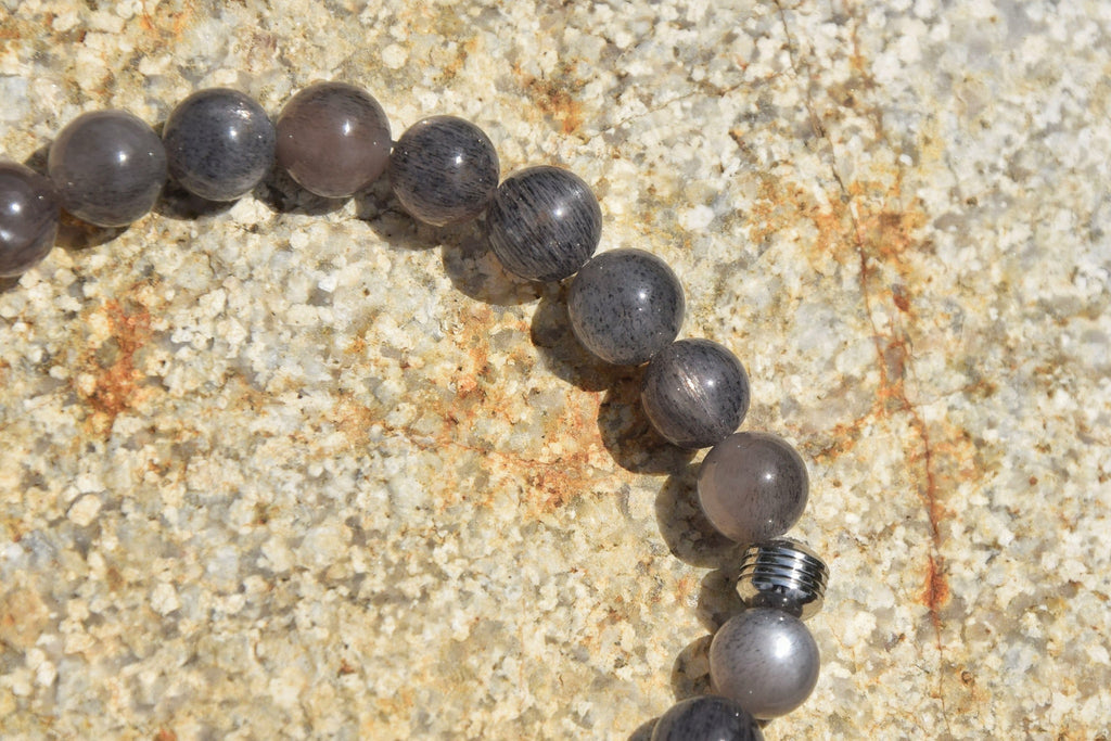 Bracelet d'intention - Force des reliefs (Pierre de soleil noire)