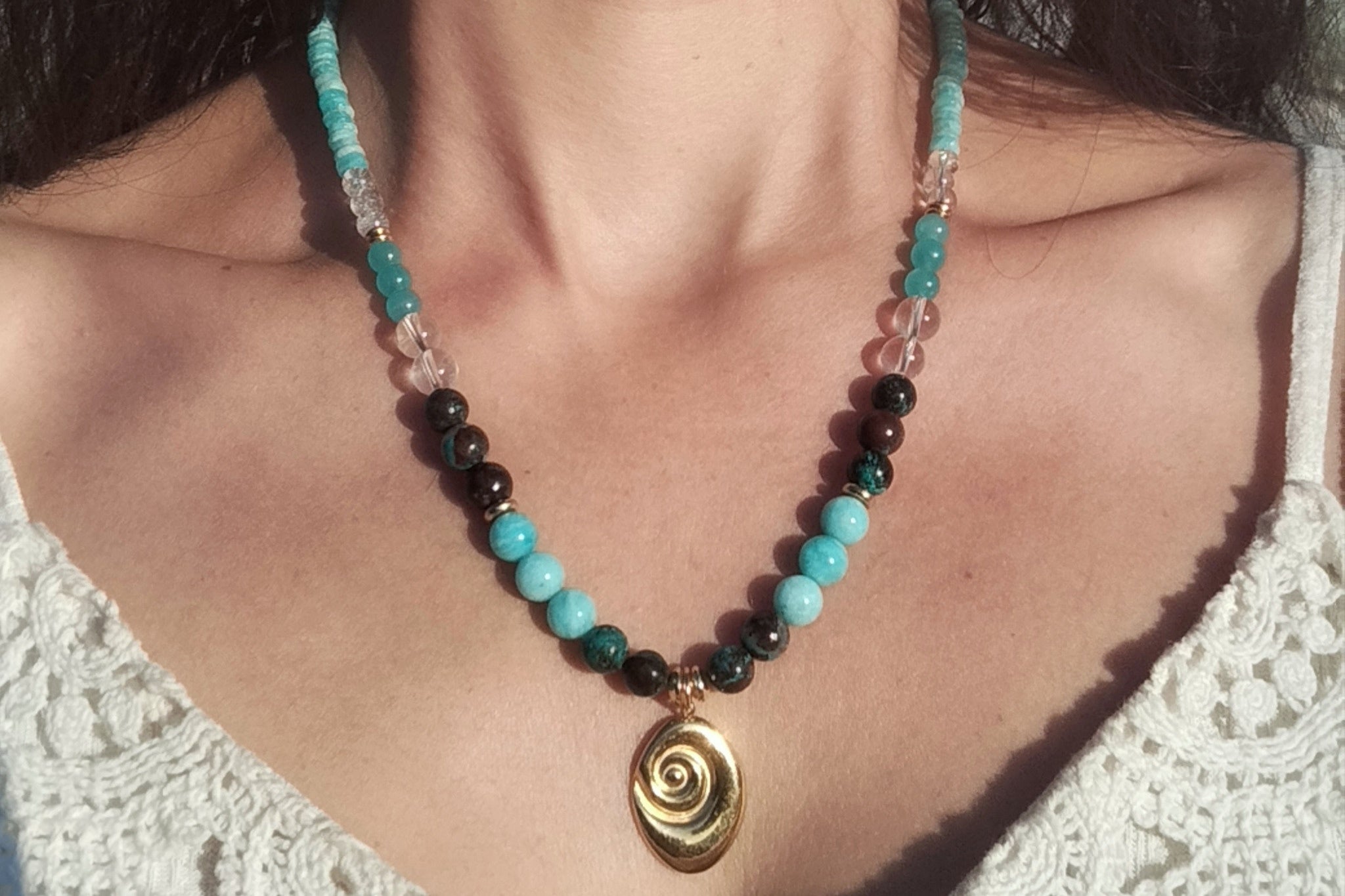 Collier d’intention - Éclat des Lagunes  (Chrysocolle, amazonite et cristal de roche)